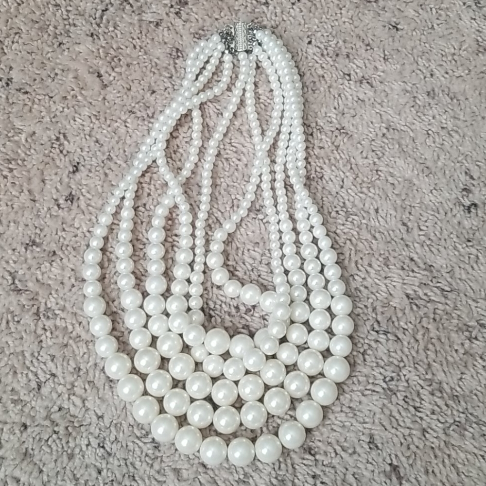 Faahion Pearl Necklace - 5 Tiered